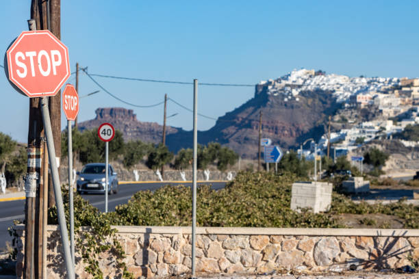 Traffic Rules in Greece: Specifics for Russians - Road Sign in Greek with Russian Translation